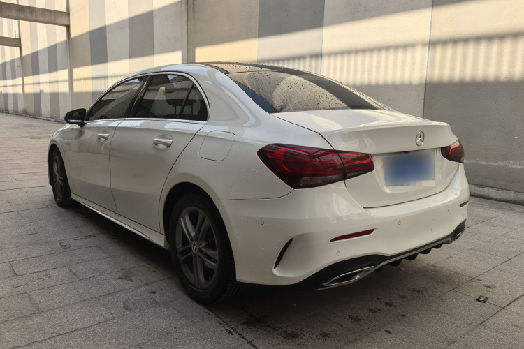 奔驰A级 2020款 改款二 A 180 L 运动轿车车身外观6003