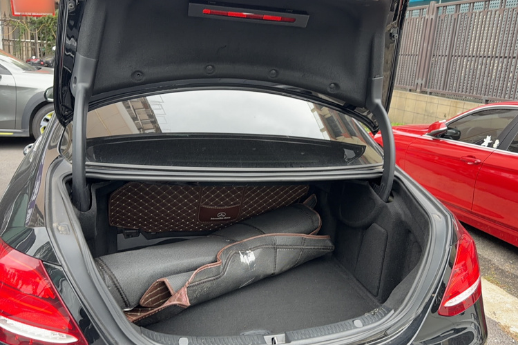 奔驰E级 2019款 E 200 L 运动型局部细节23