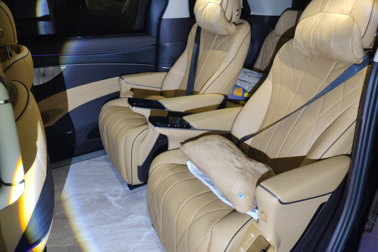 腾势D9 2024款 DM-i 980 四驱尊荣型中控内饰21