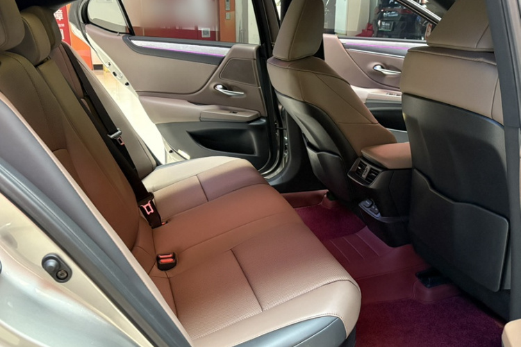 雷克萨斯ES 2025款 300h 臻享版中控内饰7004