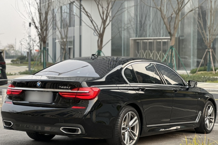 宝马7系 2018款 730Li 尊享型 M运动套装车身外观6006