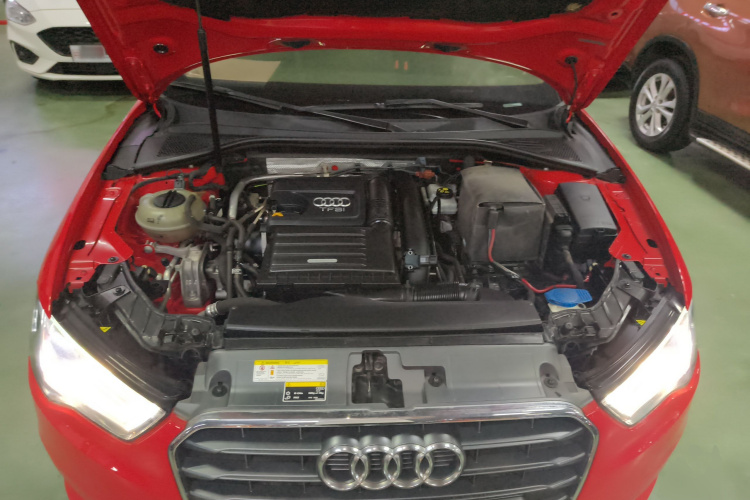 奥迪A3 2016款 Sportback 35 TFSI 领英型机舱底盘24