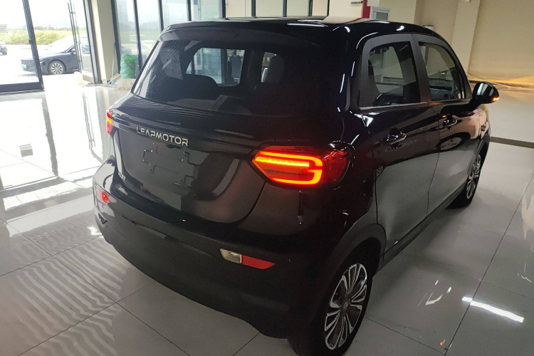 零跑汽车 零跑T03 2020款 400豪华版车身外观7