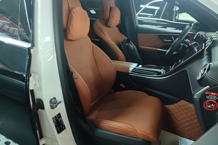 奔驰GLC 2023款 GLC 260 L 4MATIC 豪华型 5座局部细节41