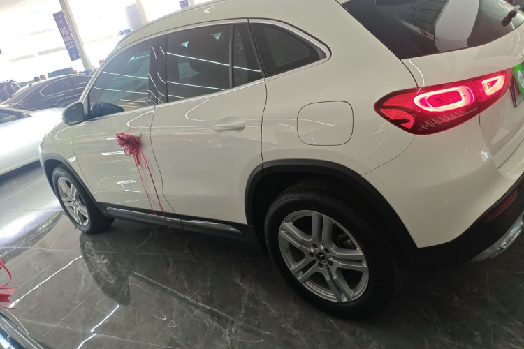 奔驰GLA 2023款 改款 GLA 200车身外观4