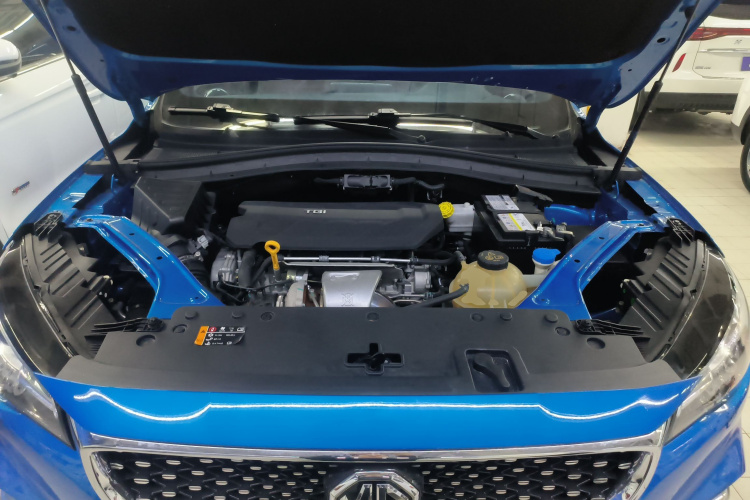 名爵HS 2018款 30T 自动四驱Trophy荷尔蒙超燃版 国V机舱底盘24