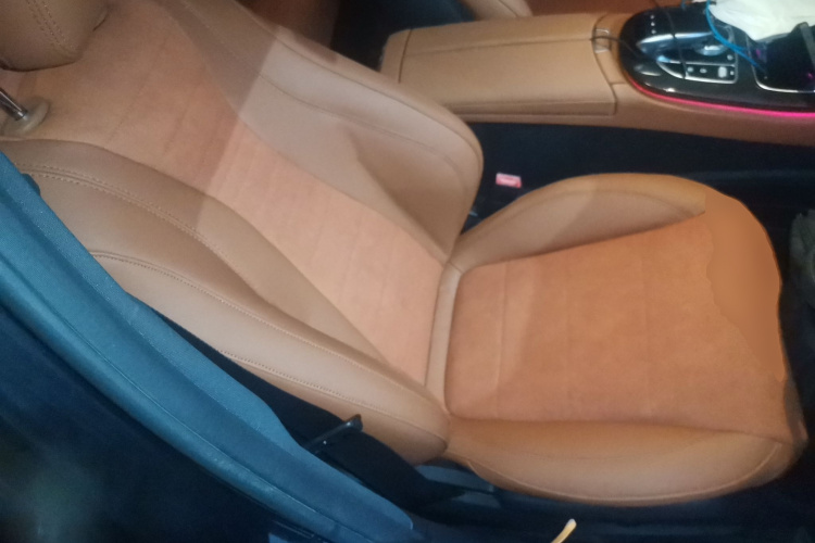 奔驰E级 2017款 E 300 运动型局部细节41