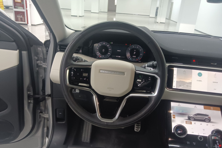 路虎 揽胜极光 2023款 极光L 249PS 豪华版中控内饰13