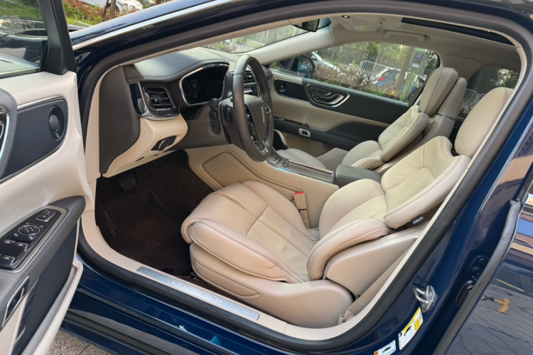 林肯大陆 2019款 2.0T 两驱尊耀版 国VI中控内饰7002