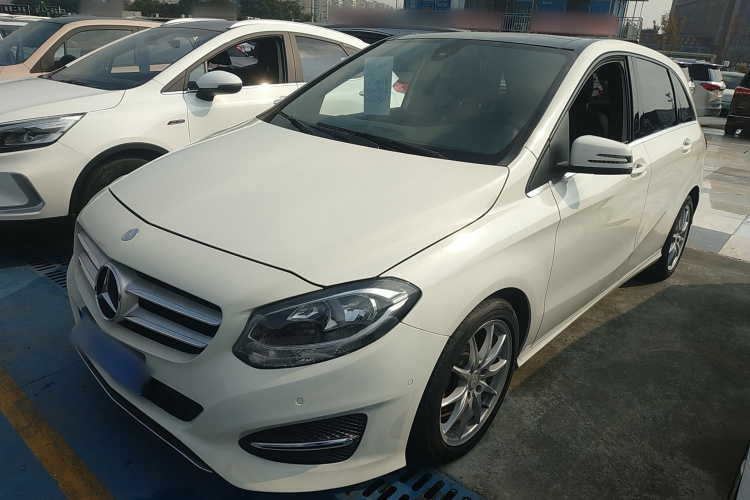 奔驰B级 2015款 B 200 动感型车身外观1