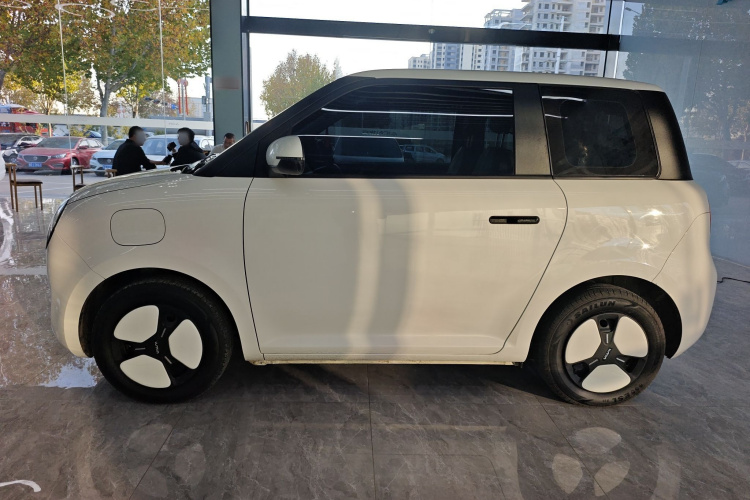 长安启源 长安Lumin 2023款 301km 蜜沁款车身外观4