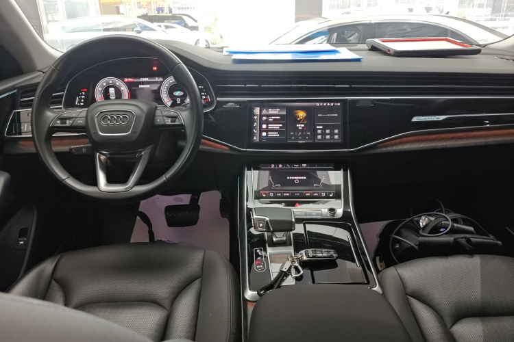 奥迪Q8 2021款 55 TFSI 豪华动感型中控内饰7002