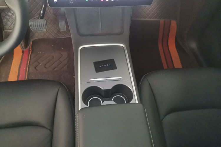 特斯拉 Model Y 2022款 后轮驱动版局部细节18