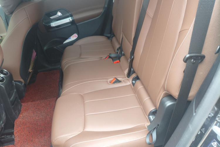 奔驰GLB 2024款 改款 GLB 220 时尚型中控内饰21