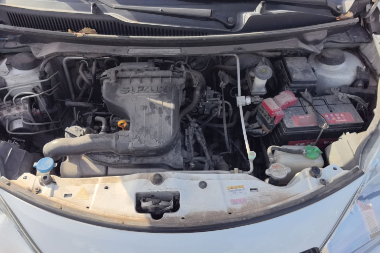 铃木 奥拓 2013款 1.0L 自动豪华型机舱底盘24