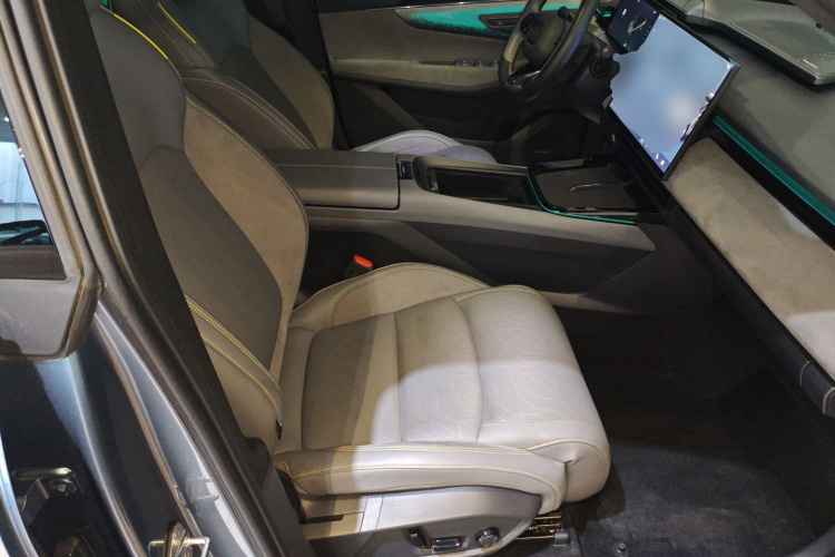 领克08 EM-P 2025款 220km 四驱性能Halo局部细节41