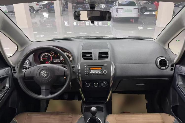 铃木 天语 SX4 2013款 1.6L 手动酷锐型中控内饰12