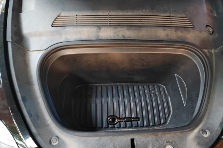 特斯拉 Model Y 2022款 改款 长续航全轮驱动版机舱底盘24