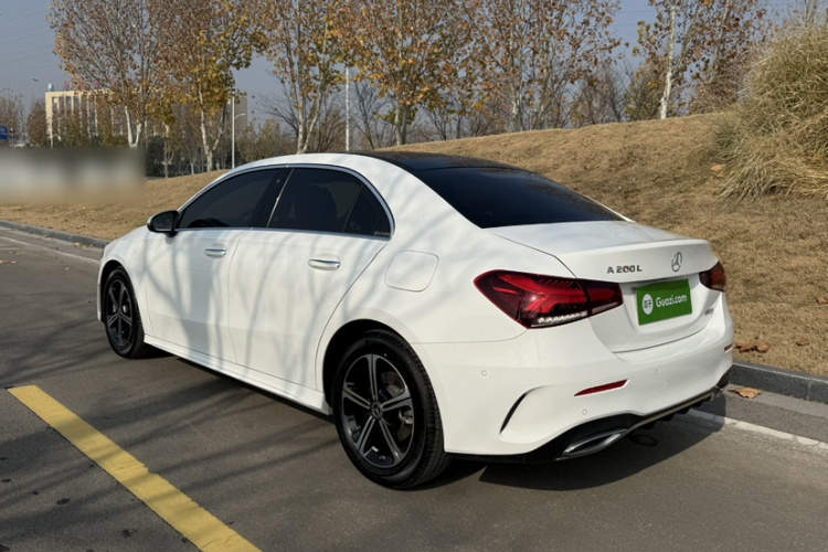 奔驰A级 2022款 改款三 A 200 L 运动轿车时尚型车身外观6004