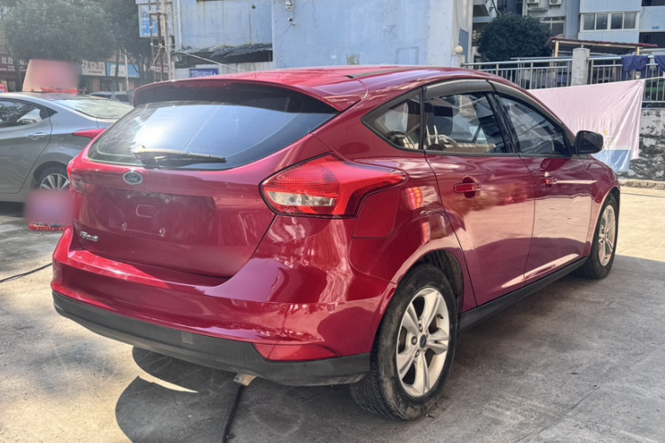 福特 福克斯 2017款 两厢 1.6L 自动舒适型智行版车身外观6002