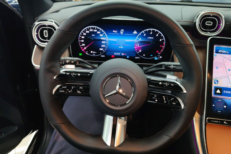 奔驰GLC 2025款 改款 GLC 300 L 4MATIC 动感型 5座中控内饰13