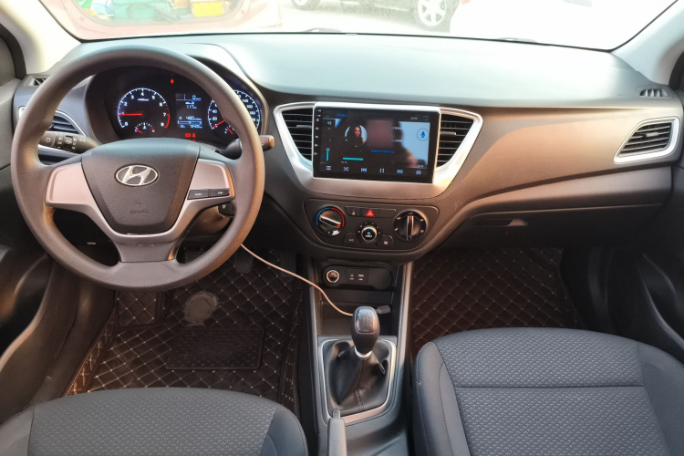 现代 悦纳 2016款 1.4L 手动炫酷版GLS中控内饰12