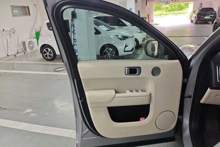 理想汽车 理想L8 2023款 Pro中控内饰7004