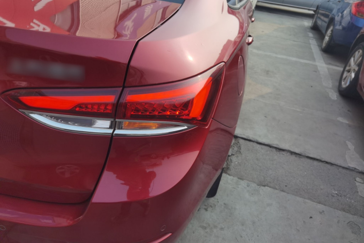 别克 英朗 2018款 15T 双离合精英型 国V车身外观9