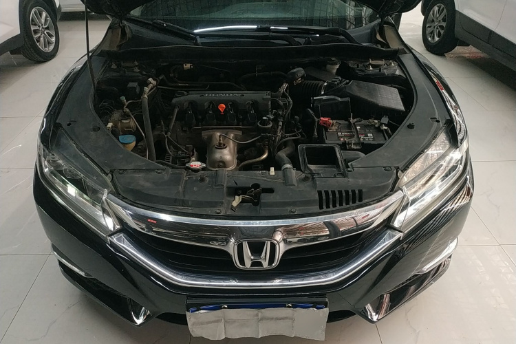 本田 思铂睿 2015款 2.0L 典藏版机舱底盘24