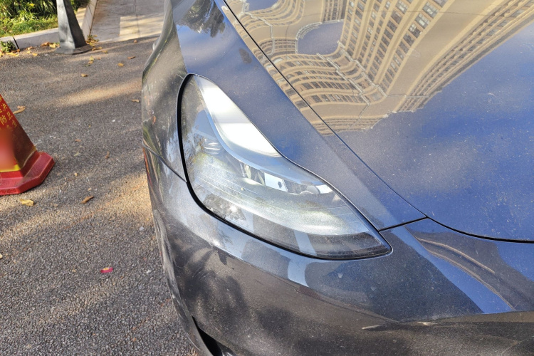 特斯拉 Model Y 2024款 后轮驱动版车身外观8