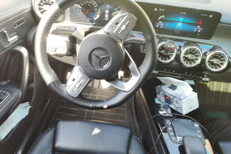 奔驰CLA 2021款 CLA 260 4MATIC中控内饰13