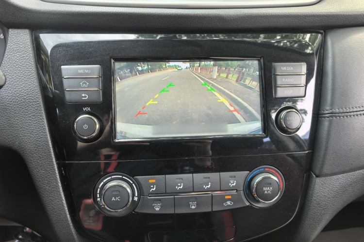 日产 逍客 2017款 2.0L CVT智享版 国V中控内饰7011