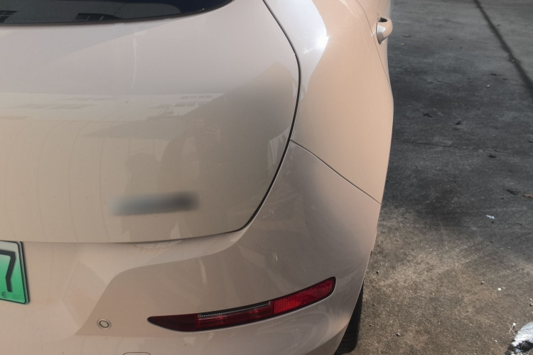 欧拉好猫 2023款 401km标准续航 豪华型 磷酸铁锂车身外观9