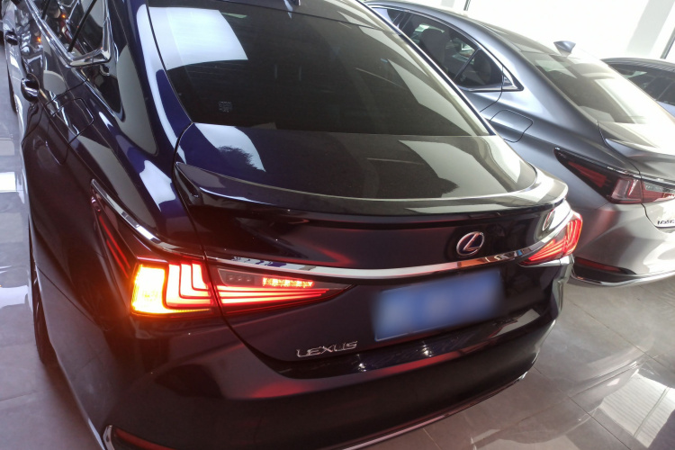 雷克萨斯ES 2021款 300h 臻享版车身外观6