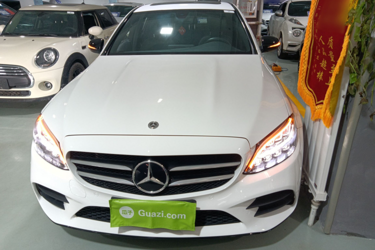 奔驰C级 2019款 C 260 运动版车身外观2