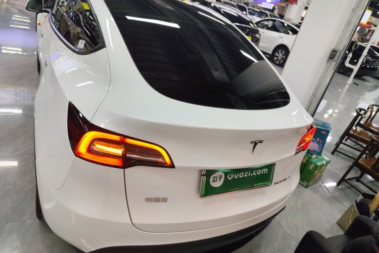 特斯拉 Model Y 2024款 后轮驱动版车身外观6