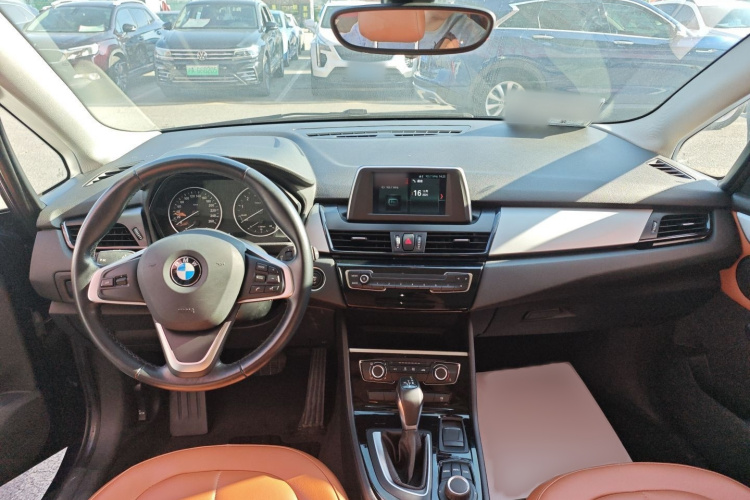 宝马2系旅行车 2016款 218i 时尚型中控内饰7002