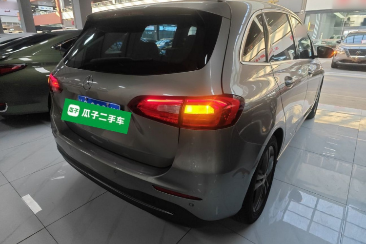 奔驰B级 2020款 B 180车身外观7