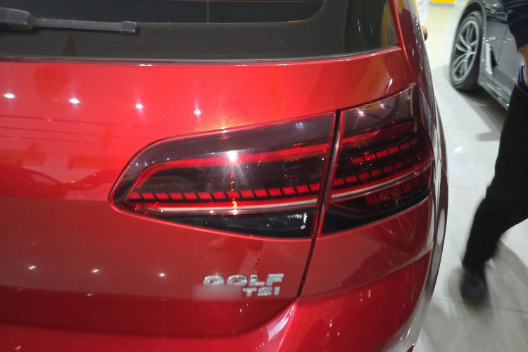 大众 高尔夫 2018款  230TSI 自动豪华型车身外观9