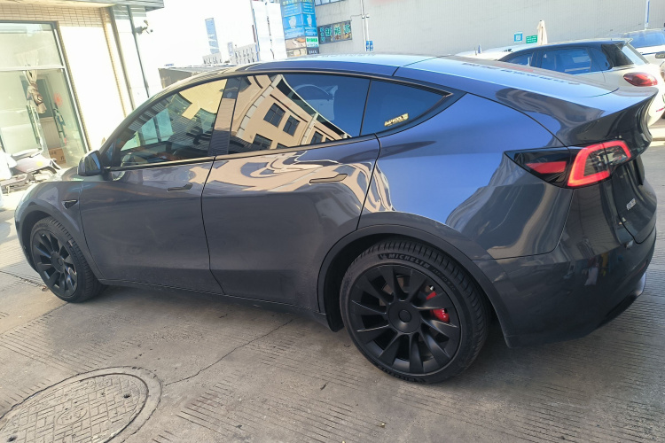特斯拉 Model Y 2022款 改款 后轮驱动版车身外观4