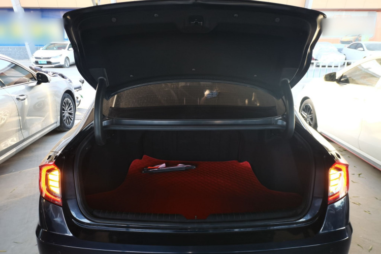 现代 索纳塔 2020款 270TGDi DCT GLS精英版机舱底盘23