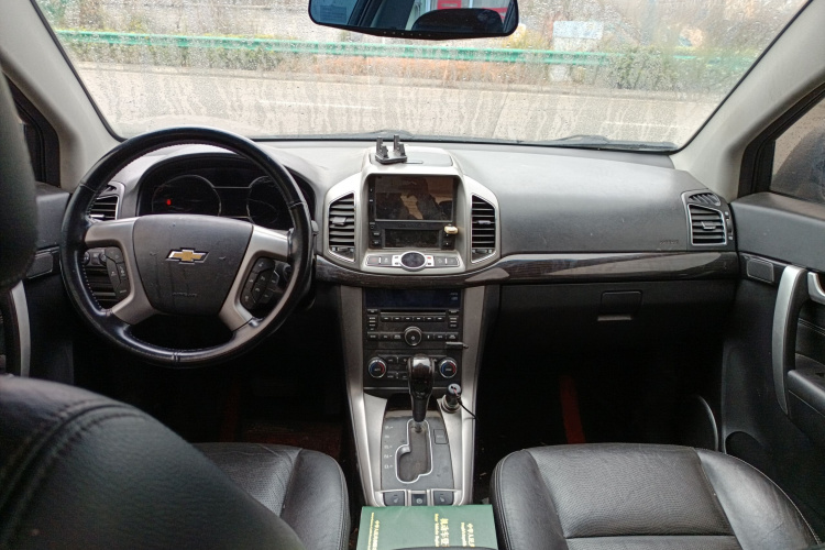 雪佛兰 科帕奇 2015款 2.4L 四驱旗舰版 7座中控内饰12