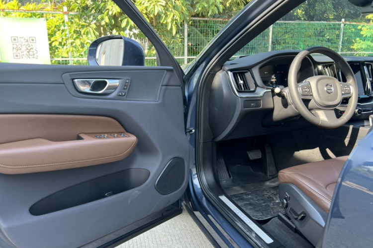 沃尔沃XC60 2023款 B5 四驱智逸豪华版中控内饰7001