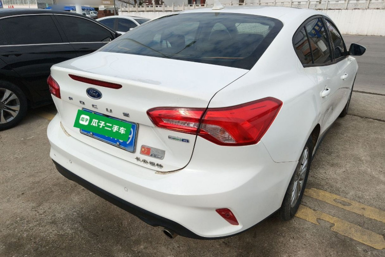 福特 福克斯 2019款 三厢 EcoBoost 180 自动锋潮型车身外观6005