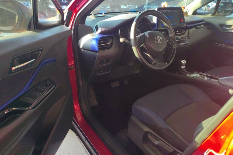 丰田C-HR 2018款 2.0L 豪华版 国V中控内饰20