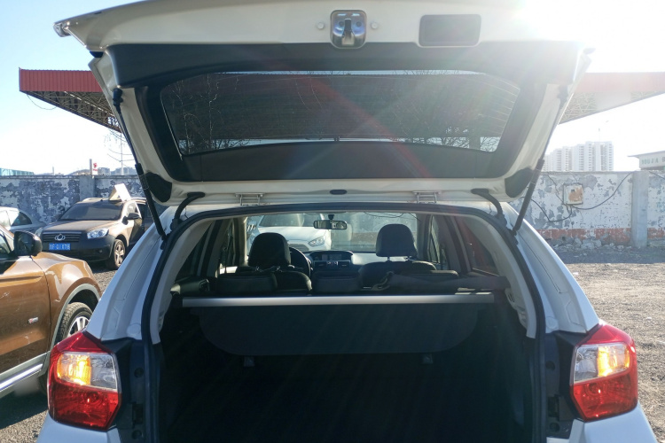 斯巴鲁XV 2012款 2.0i 精英版机舱底盘23