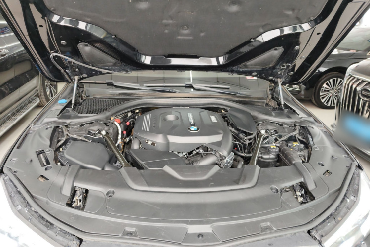 宝马7系 2018款 730Li 领先型 M运动套装机舱底盘24