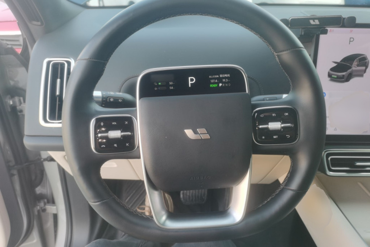 理想汽车 理想L8 2023款 Pro中控内饰13