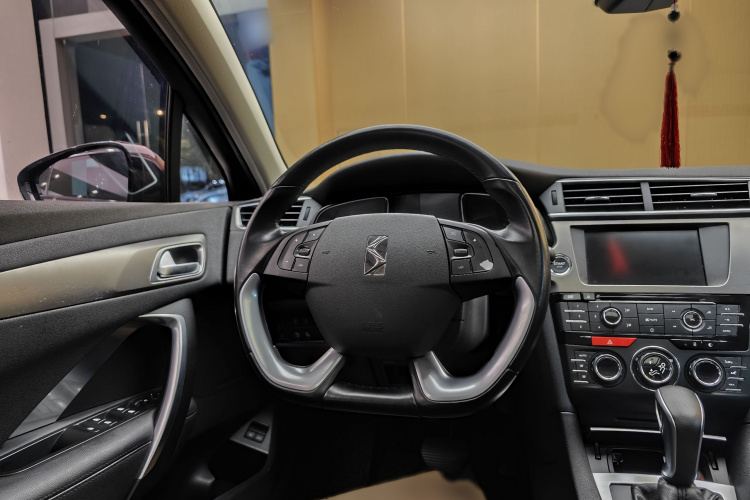 DS 5LS 2016款 1.6T 豪华版THP160中控内饰7008