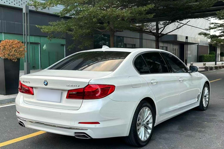 宝马5系 2020款 530Li 领先型 豪华套装车身外观6005
